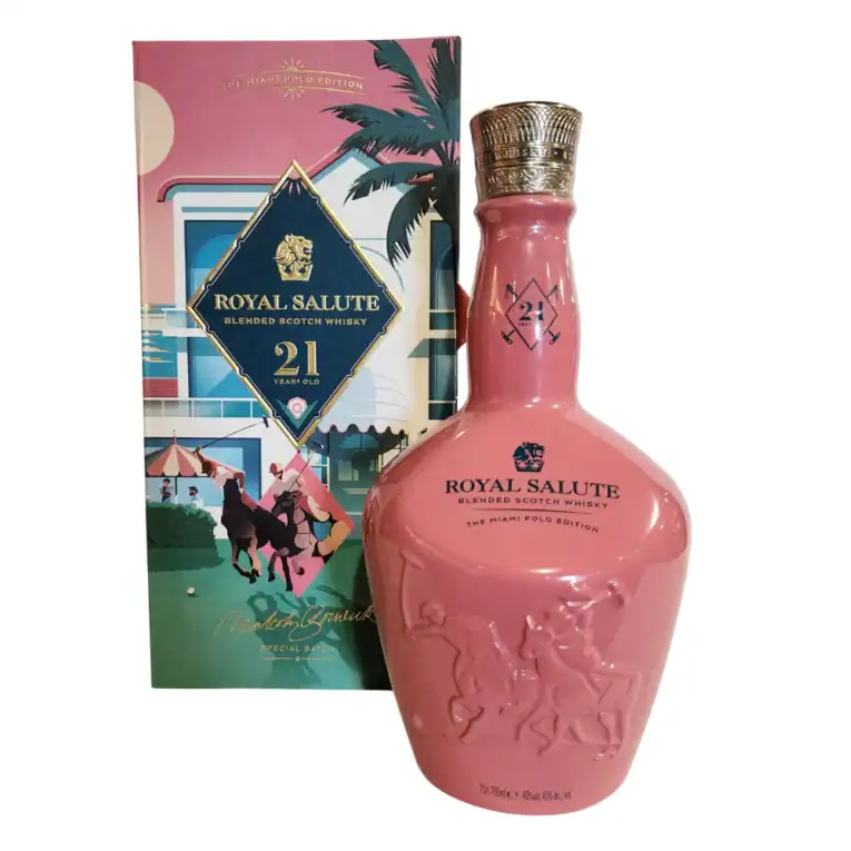 Bottlă de whisky Chivas Royal Salute 21 YO Miami Polo Edition, 0.7L, design elegant roz.