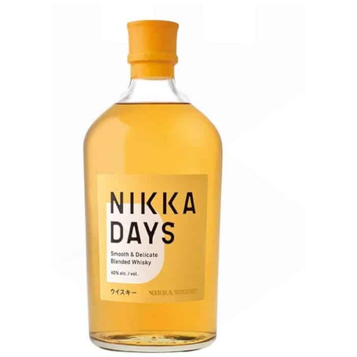 Butoaie de whisky NIKKA DAYS 40% 0.7L, ideală pentru colecție și degustare.
