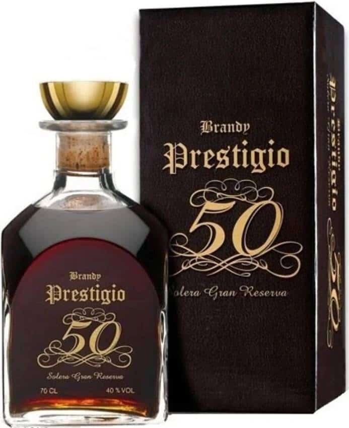 Bază de brandy Prestigio 50, 40% alcool, 0.7L, prezentată cu cutie elegantă neagră.